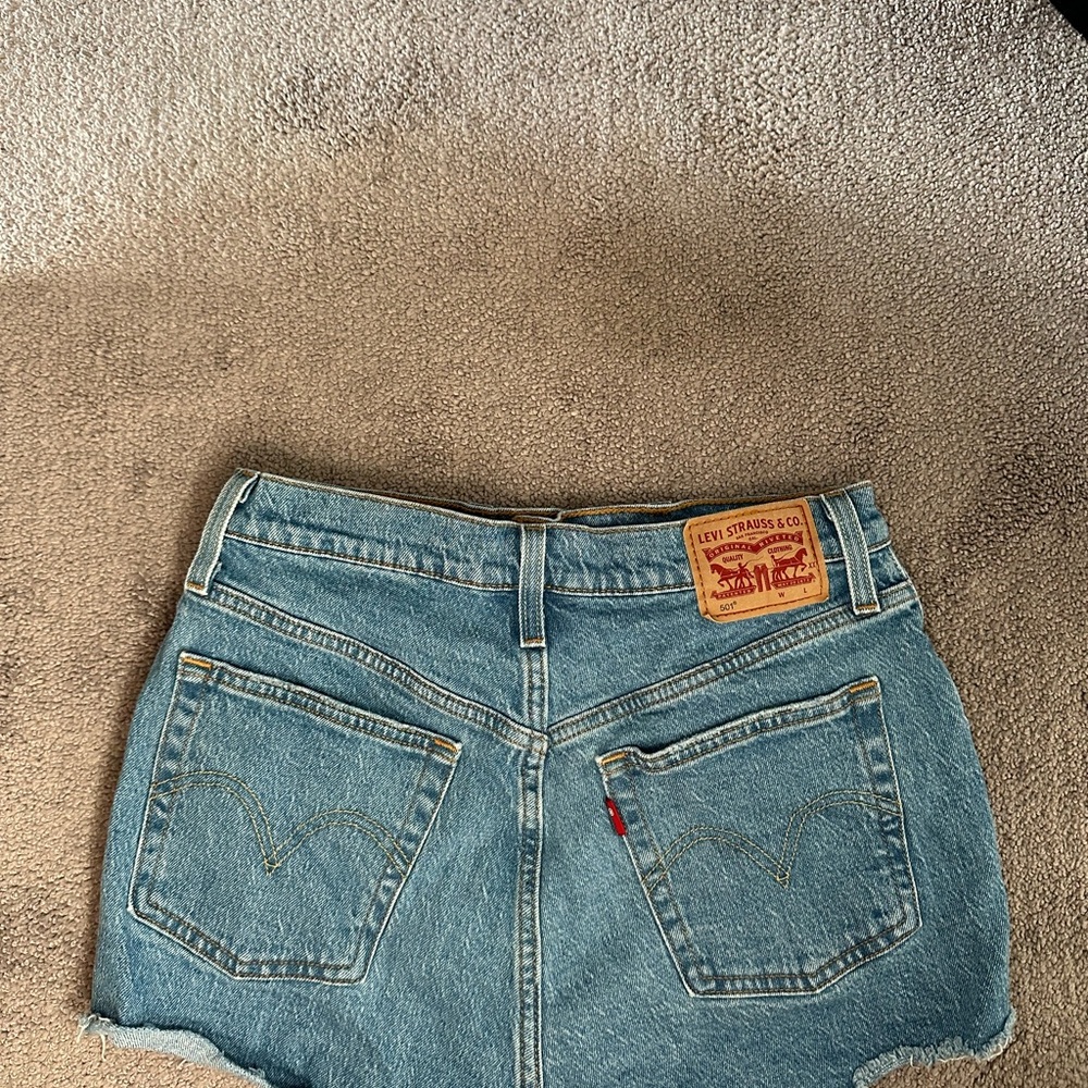 Levi shorts size 27